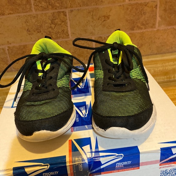 Champion Shoes - Champion size 6 sneakers good condition